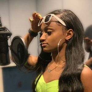 Meet your Posher, Jade